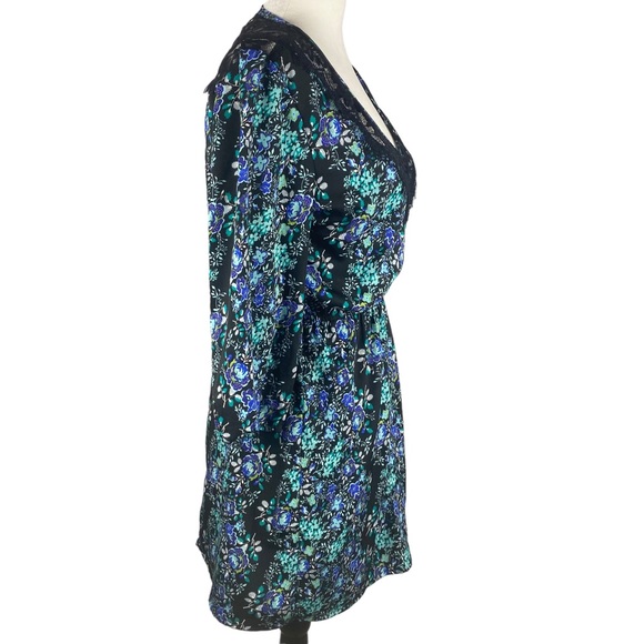 Charlotte Russe Floral V Neck Dress Lace Detail Size Small - Picture 2 of 16